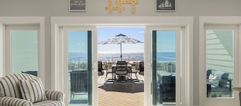 Aan het strand gelegen herenhuis naast de pier.  Het strand is jouw achtertuin! 3br / 2. 5bath.
