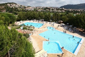 حمّام سباحة مُدفَّأ