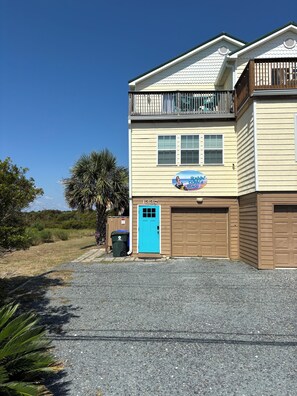 Exterior - Runnin' Down A Beach,  3 bedroom home with Ocean views and Bay access ⛱ (Sneads Ferry)