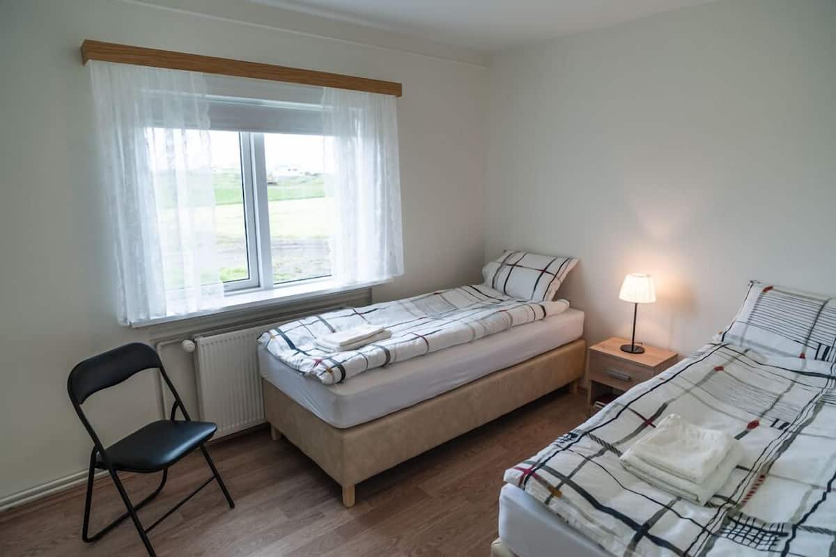 Basic Twin Room, 2 Single Beds, Hill View