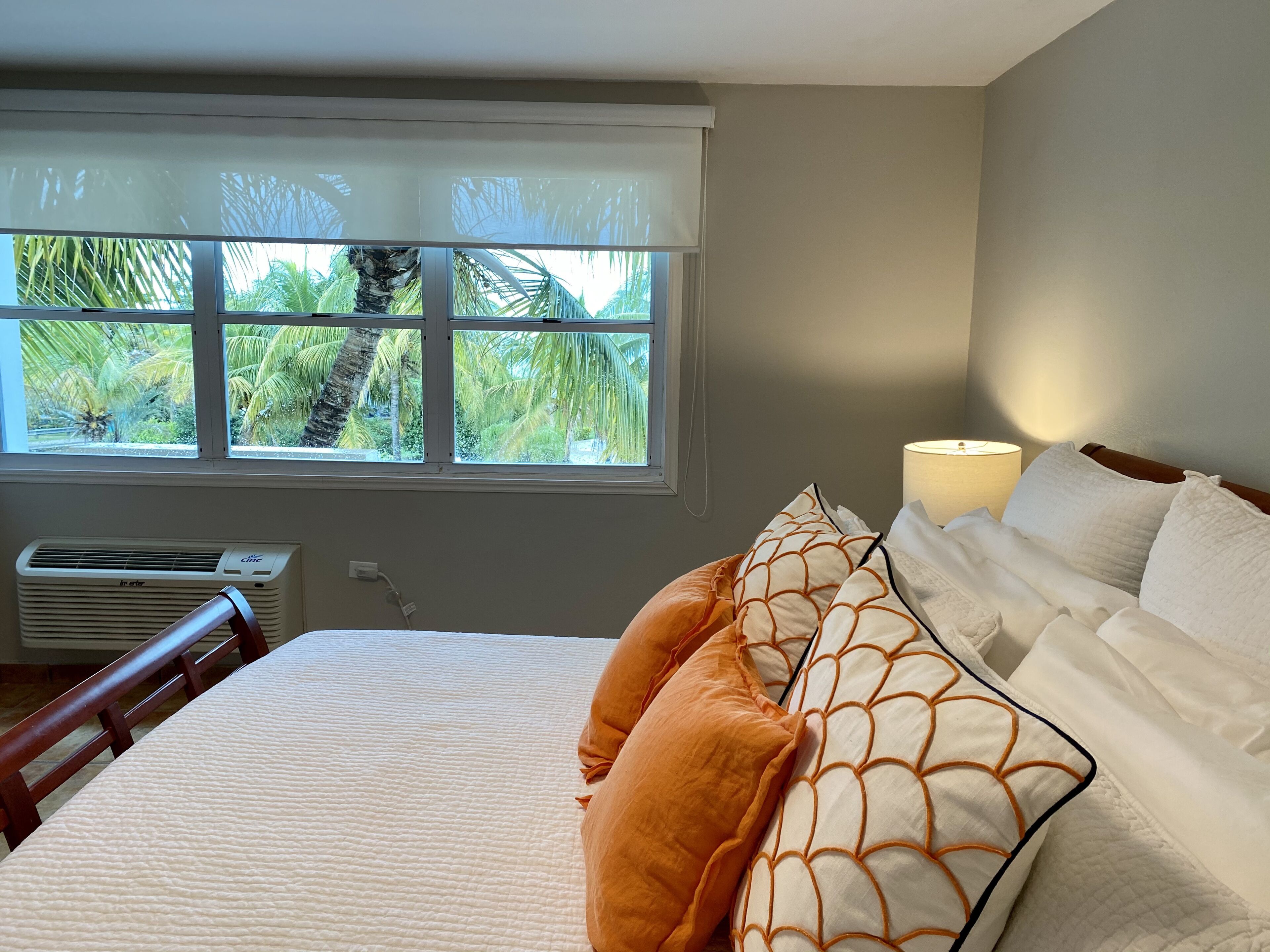 3 bedrooms, in-room safe, iron/ironing board, travel cot