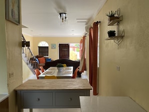 Dining - Modern & Spacious Townhouse near Beaches, Airport, Grocery Stores & Resataurants (Nassau)