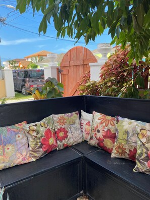 Property grounds - Modern & Spacious Townhouse near Beaches, Airport, Grocery Stores & Resataurants (Nassau)