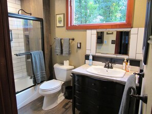 Combined shower/tub, hair dryer, towels - Perfect 2 Bedroom for Getaways and Remote Work or School! (Colorado Springs)