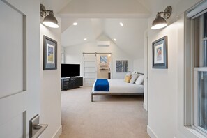 5 bedrooms, desk, iron/ironing board, free WiFi - Cairn - Tetherow Executive Retreat, Private Hot Tub, Modern (Bend)
