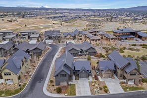 Exterior - Cairn - Tetherow Executive Retreat, Private Hot Tub, Modern (Bend)