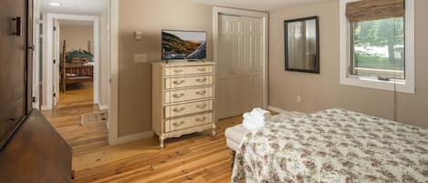 6 bedrooms, WiFi (free), bed sheets