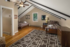6 bedrooms, WiFi (free), bed sheets - Historic Beech Mountain Lodge | Hot Tub | Game Room | Sleeps 19 (Beech Mountain)