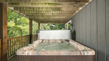 Bain à remous extérieur