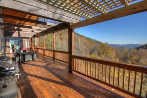 Enjoy al fresco dining and take in the breathtaking mountain views from this cabin's spacious deck.