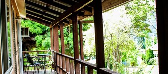 Snowy Cottage for Nature Lovers - Foxtel - Pet Friendly - Selwyn Snowfields - Yarrongobilly Caves - Walks - Boating and Fishing