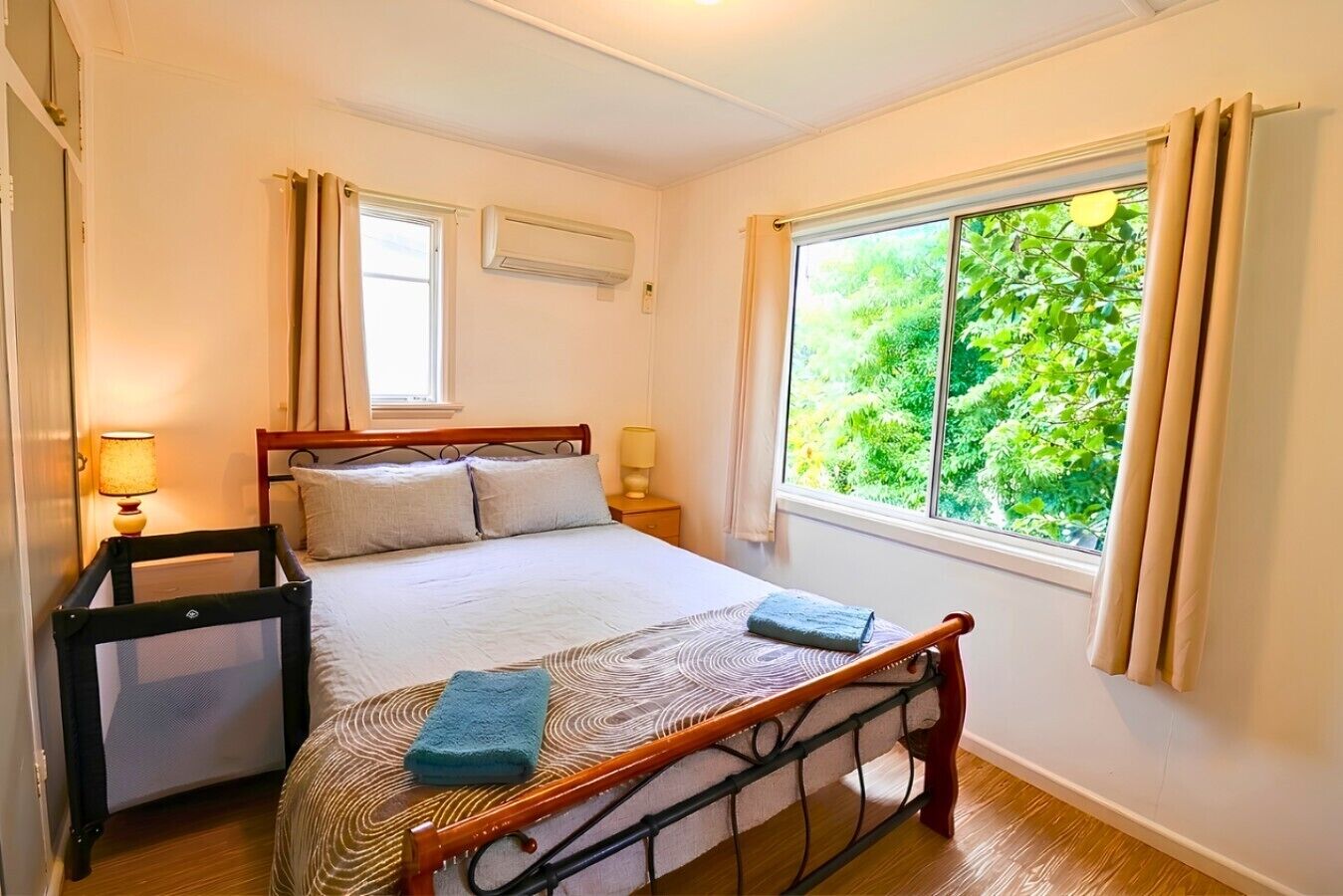 2 habitaciones, escritorio, tabla de planchar con plancha y wifi 