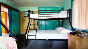 2 Schlafzimmer, Schreibtisch, Bügeleisen/Bügelbrett, WLAN