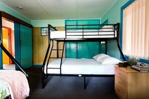 2 Schlafzimmer, Schreibtisch, Bügeleisen/Bügelbrett, WLAN