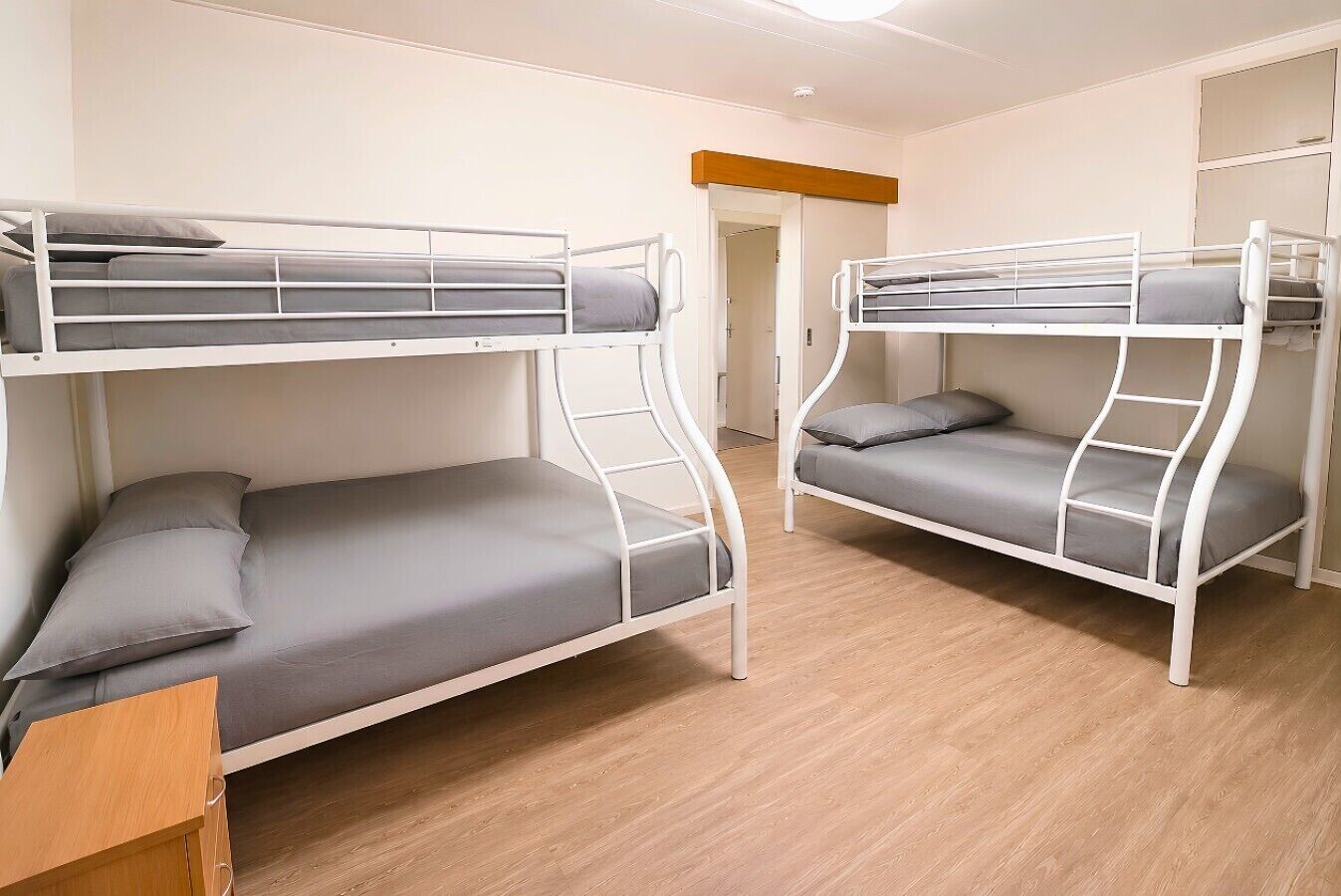 2 bedrooms, desk, iron/ironing board, WiFi