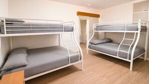 2 bedrooms, desk, iron/ironing board, WiFi - Snowy Mtn Lake Cottage | Pets & Groups | Sleeps 8 (Talbingo)