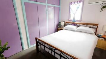 2 bedrooms, desk, iron/ironing board, WiFi