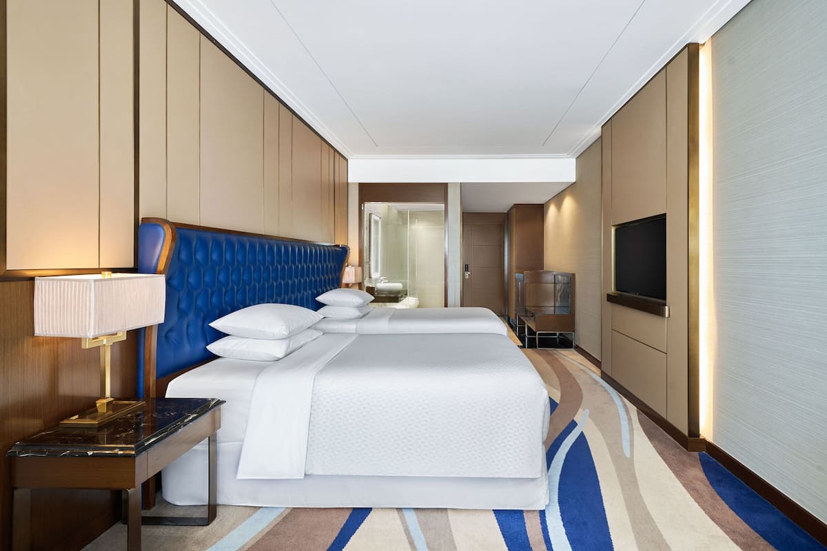 1 bedroom, down duvets, minibar, in-room safe