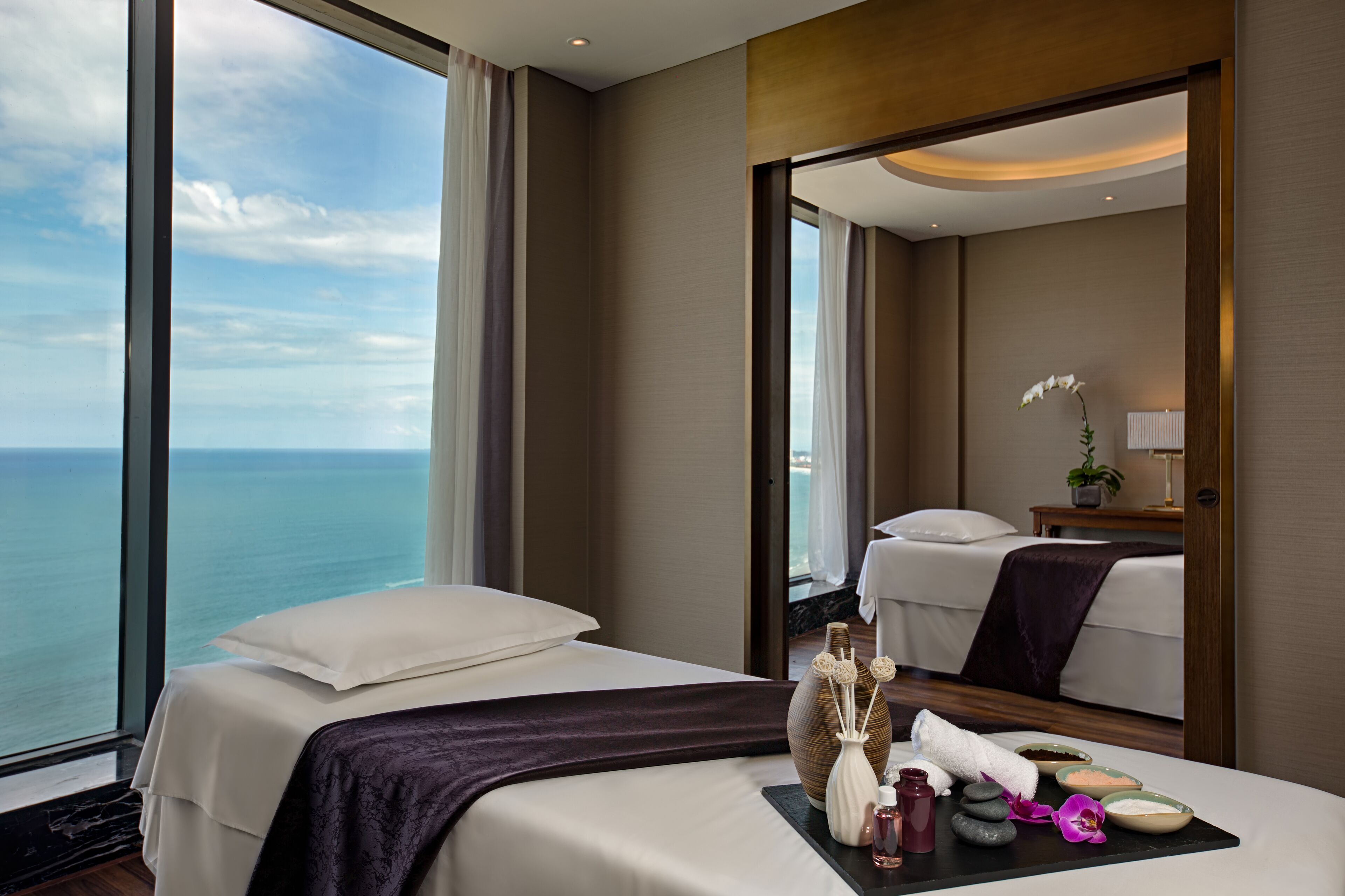 Couples treatment room(s), sauna, steam room, body treatments