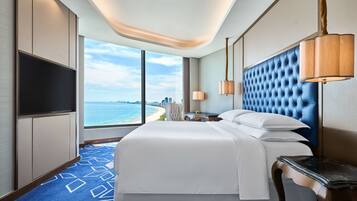 Down comforters, minibar, in-room safe, desk