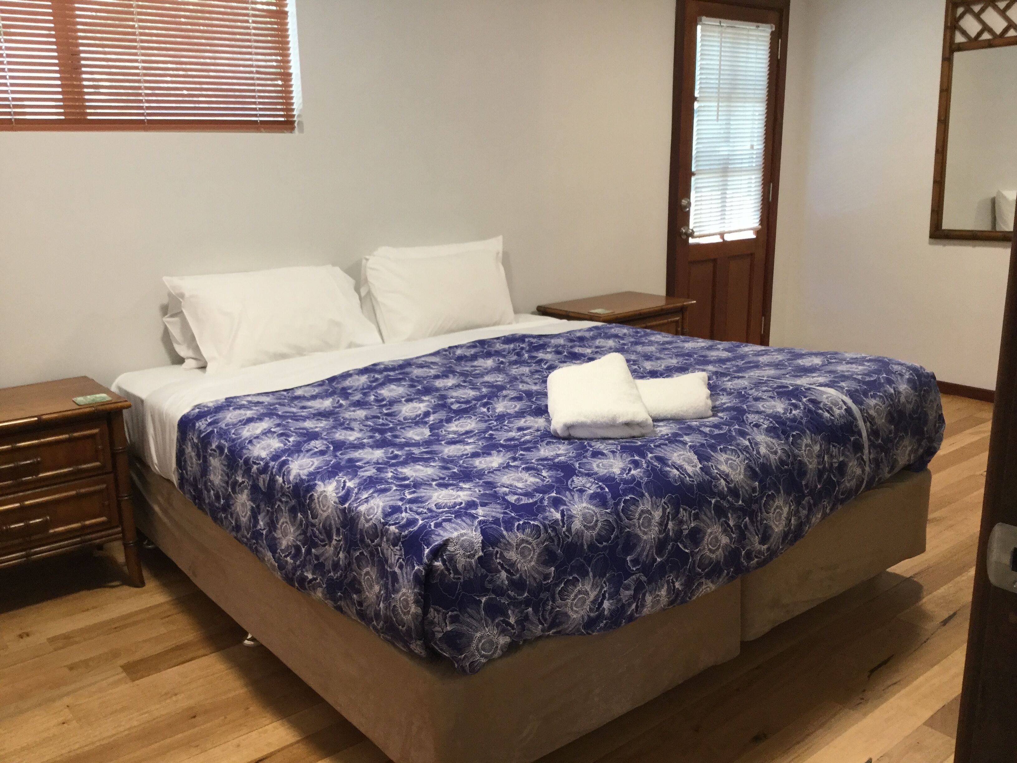 5 chambres, fer et planche à repasser, Wi-Fi gratuit, draps fournis