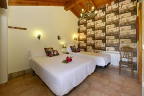 Room - El Puentuco (Villacarriedo)