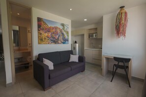 Suite | In-room safe, desk, soundproofing, iron/ironing board - Antope - Apartaestudios (Cali)