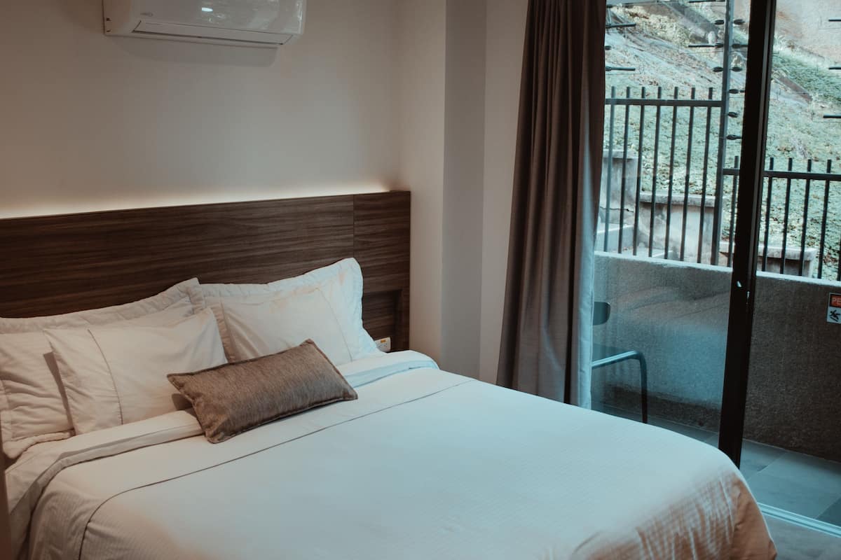 Suite | In-room safe, desk, soundproofing, iron/ironing board