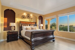 7 bedrooms, iron/ironing board, travel crib, free WiFi - Via del Sur by AvantStay | Private Spanish Villa w/ Views | Walk to Wineries! (Temecula)