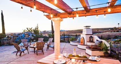 Villa espa��ola w / vistas impresionantes | Duerme 18 | A pie de bodegas! ❤ por AvantStay