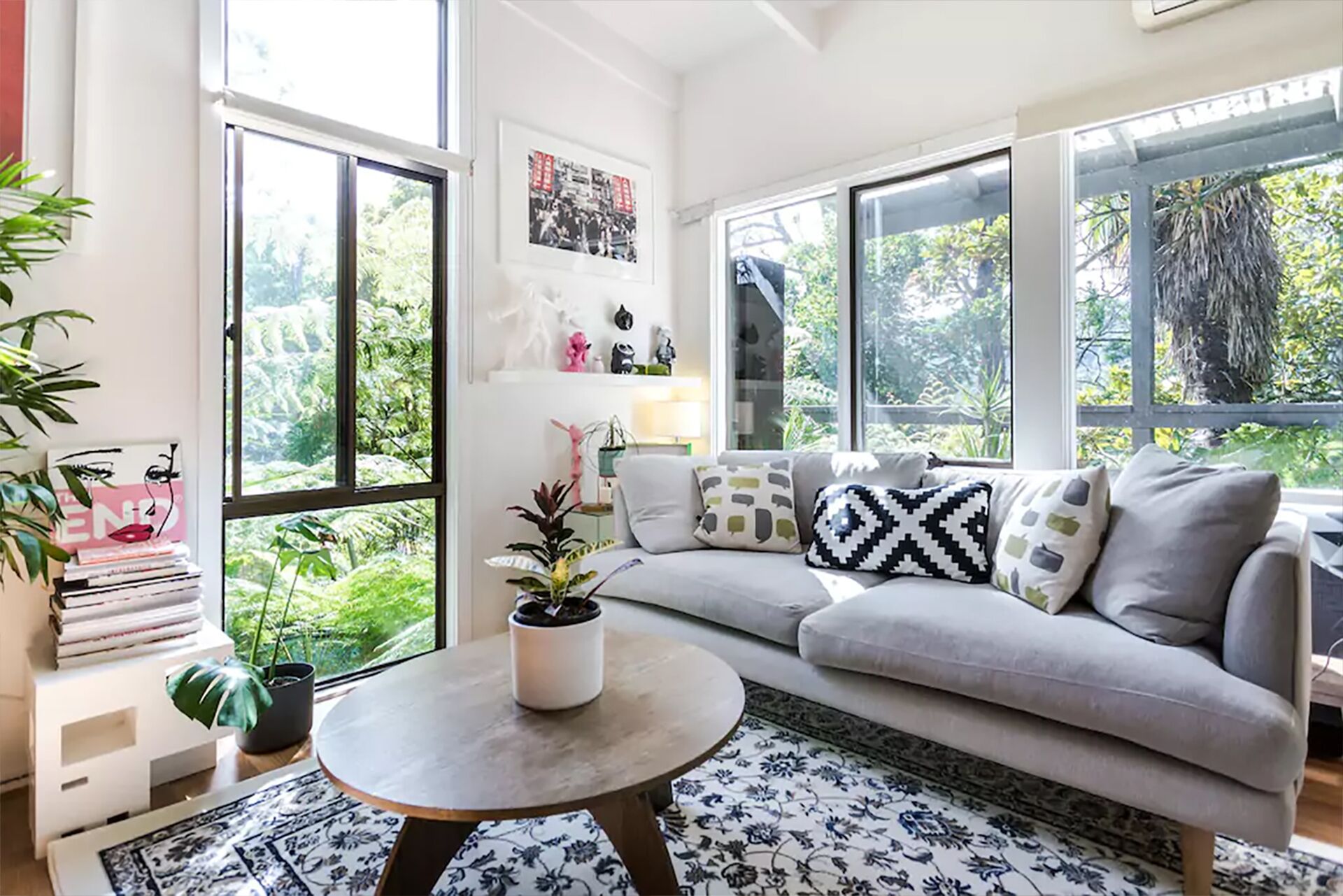 Tranquil House in the Foothill of the Dandy Ranges — image 5