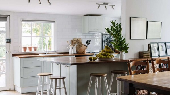 Dining - Piccadilly House Daylesford ~ Walk to main street! (Daylesford)