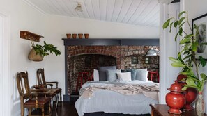 5 bedrooms, iron/ironing board, free WiFi, bed sheets - Piccadilly House Daylesford ~ Walk to main street! (Daylesford)