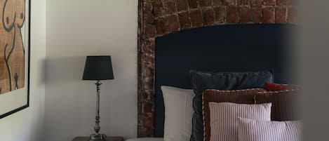 7 bedrooms, iron/ironing board, free WiFi, bed sheets