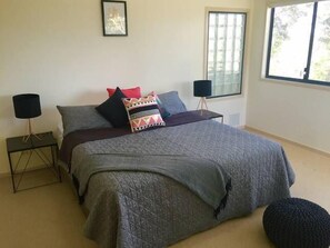 4 bedrooms, in-room safe, desk, iron/ironing board