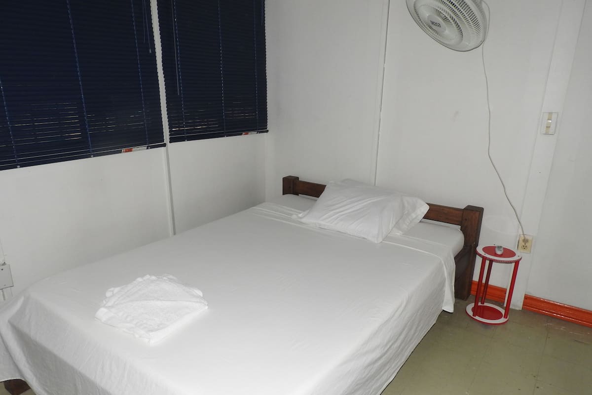 Basic Single Room, 1 Single Bed, Kitchenette
