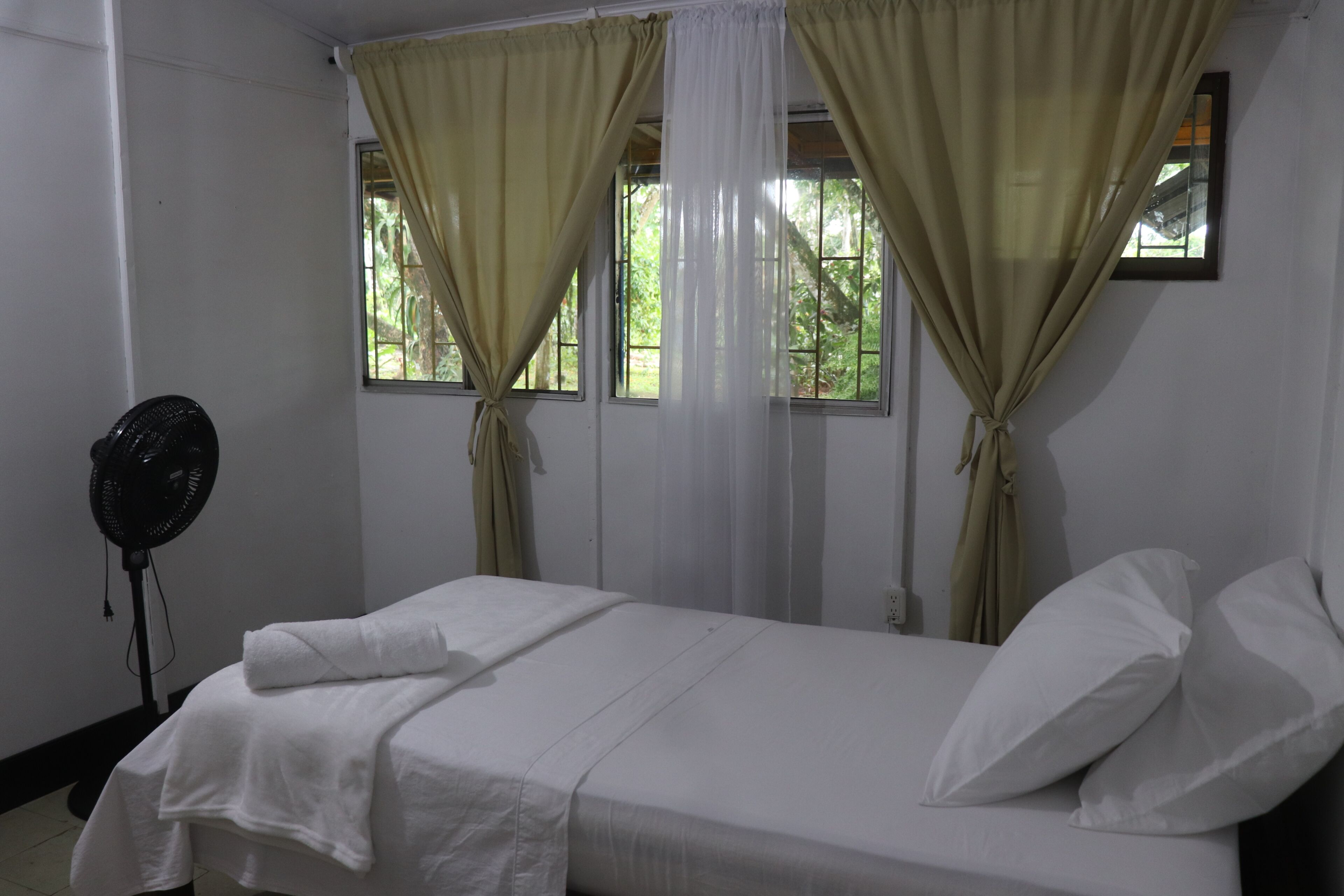 Basic Single Room, 2 Twin Beds, Kitchenette | WiFi (free)