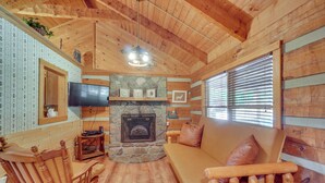 Living area - 7 Mi to The Island in Pigeon Forge: Relaxing Cabin (Sevierville)