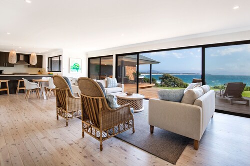 Escape-Luxury Absolute Beachfront Holiday Home, Culburra Beach