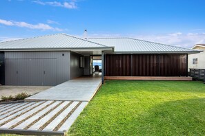 Exterior - Escape @Culburra Absolute Beach Front -private access / Amazing Views / Luxury  (Culburra Beach)