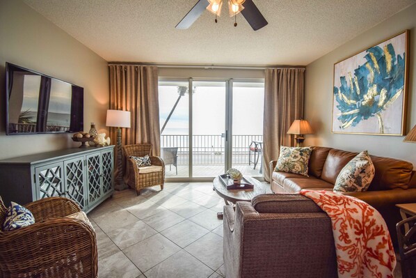 TV connectée, lecteur de DVD, livres