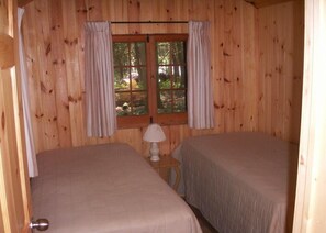 1 bedroom - The Yardley Kash Cottage Getaway - Haliburton (Haliburton)