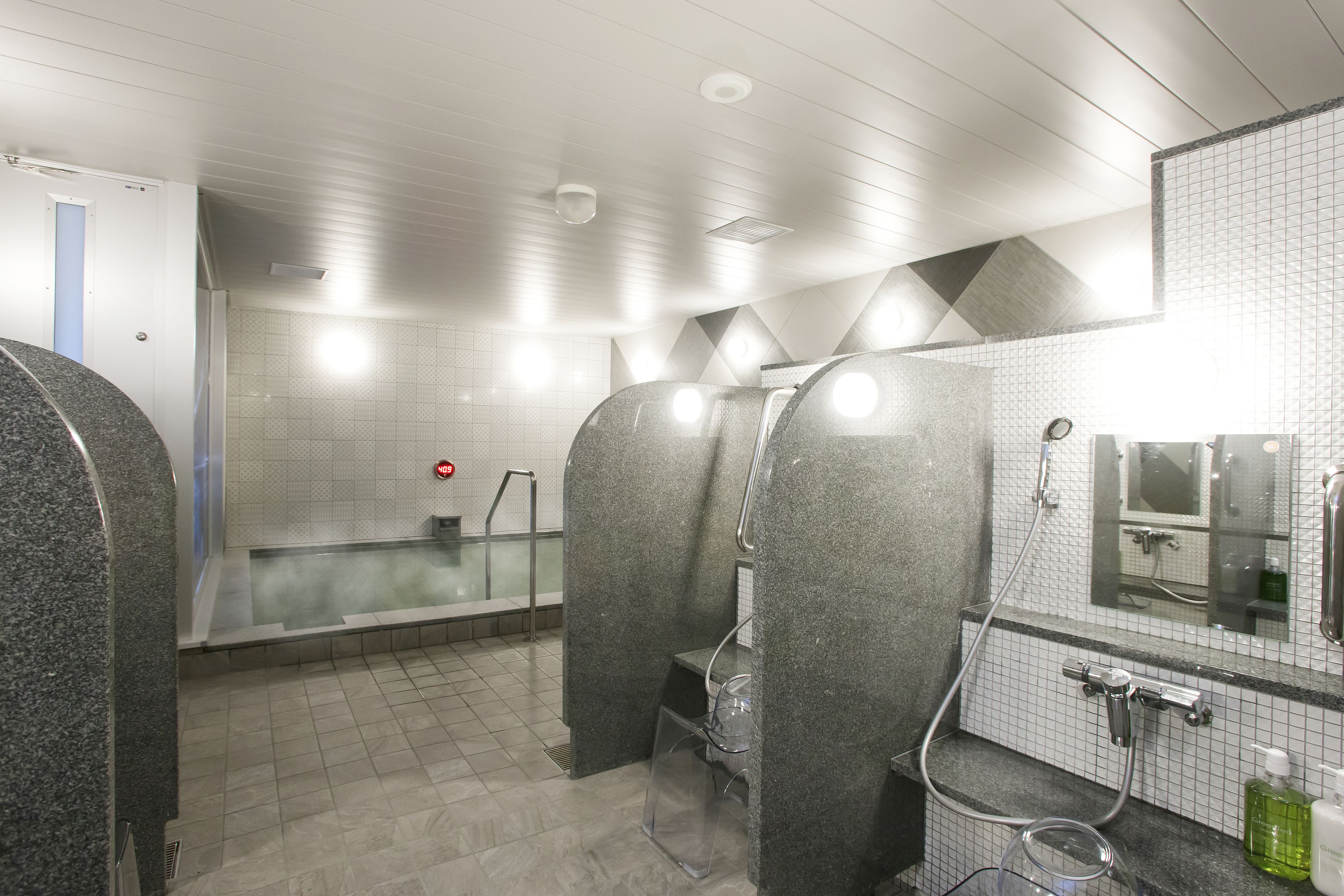 Bồn tắm spa trong nhà