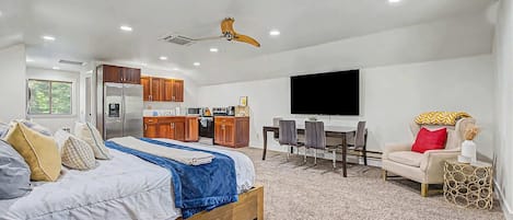 1 Schlafzimmer, Schreibtisch, Reisekinderbett, WLAN