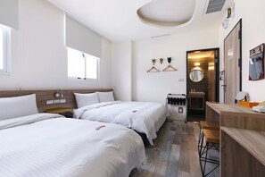 Quarto família | Individualmente decorados, individualmente mobiliados, escrivaninha