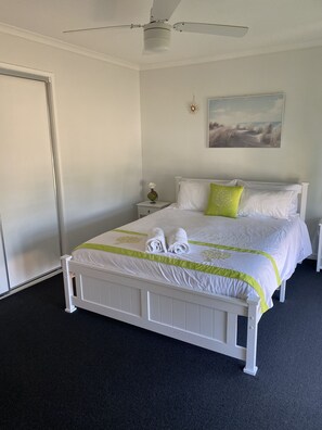 5 bedrooms, desk, iron/ironing board, travel cot