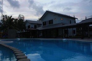 Outdoor pool - Kemaman Sands (Chukai)