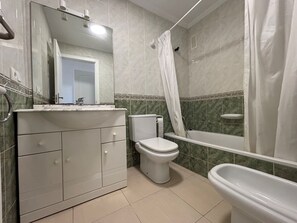 Bathtub, towels - A 50 metros de la playa de Las Marinas -El Faro (Denia)