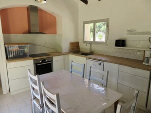 Fridge, microwave, oven, dishwasher - Villa- Mazet 59 - Two Bedroom Villa, Sleeps 5 (Sainte-Maxime)