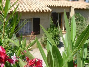 Exterior detail - Villa- Mazet 59 - Two Bedroom Villa, Sleeps 5 (Sainte-Maxime)